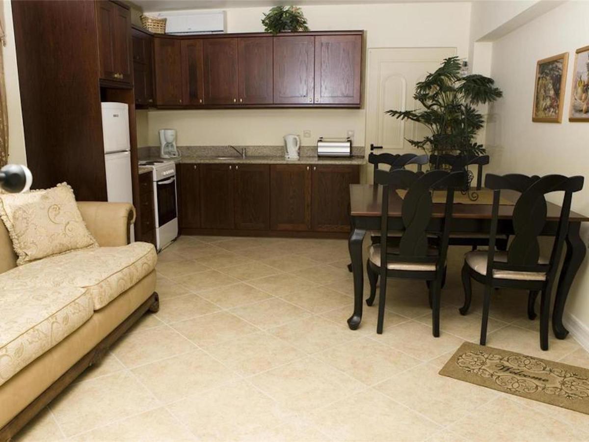 فيلا Comfortable Holiday House For 10 Persons, With Swimming Pool ريثيمنو المظهر الخارجي الصورة